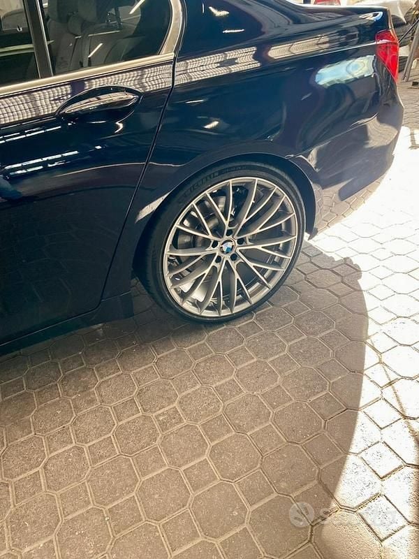 Usata BMW 730 Comfort Edition 258 CV (189 kW) 2012 Blu Berlina