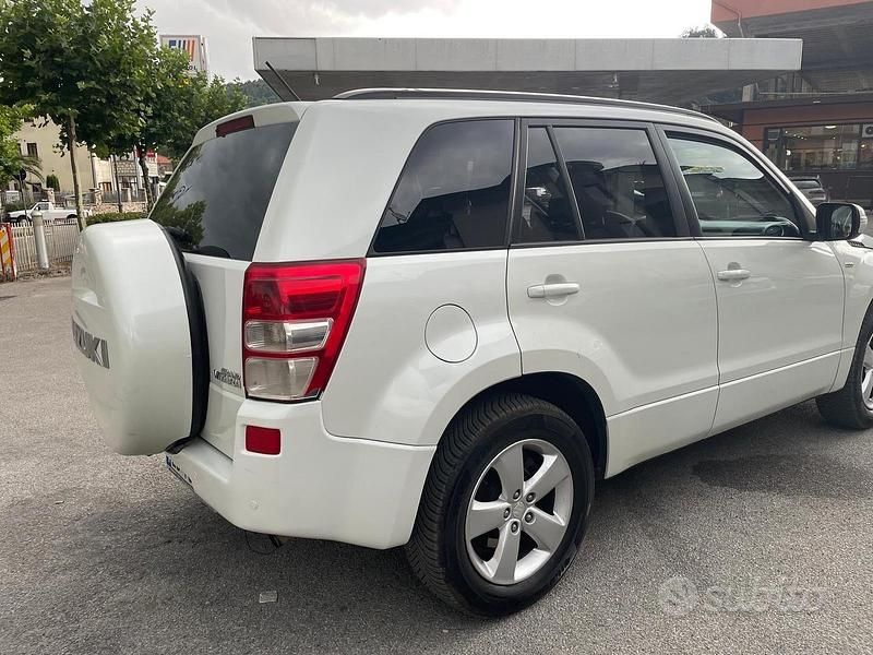 Usata Suzuki Grand Vitara 129 CV (94 kW) 2010 Bianco SUV