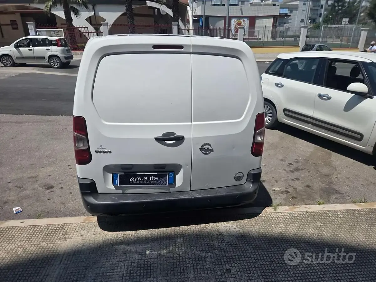 Usata Opel Combo 102 CV (75 kW) 2019 Bianco Monovolume