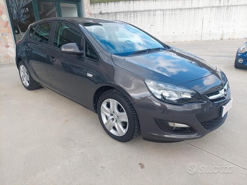 Usata Opel Astra 110 CV (80 kW) 2014 Grigio Berlina