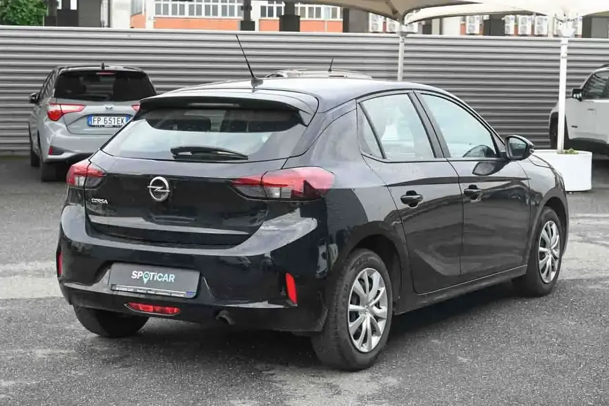 Używany Opel Corsa Edition 75 KM (55 kW) 2022 Czarny Hatchback