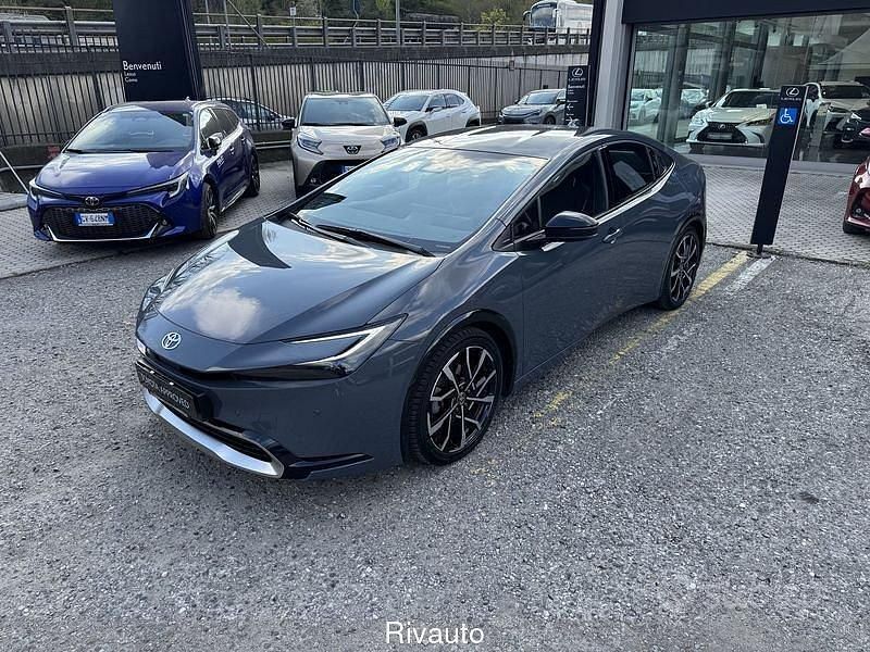 Grigio Nuova 2025 Toyota Prius Lounge Due volumi | 38.900 € - Immagine 1/3