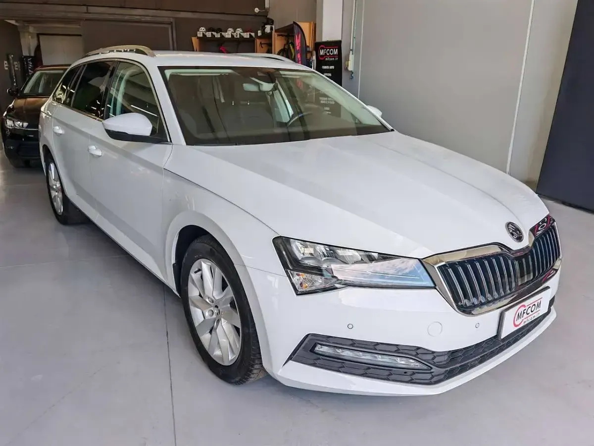 Usata Skoda Superb Style 150 CV (110 kW) 2022 Bianco Station wagon