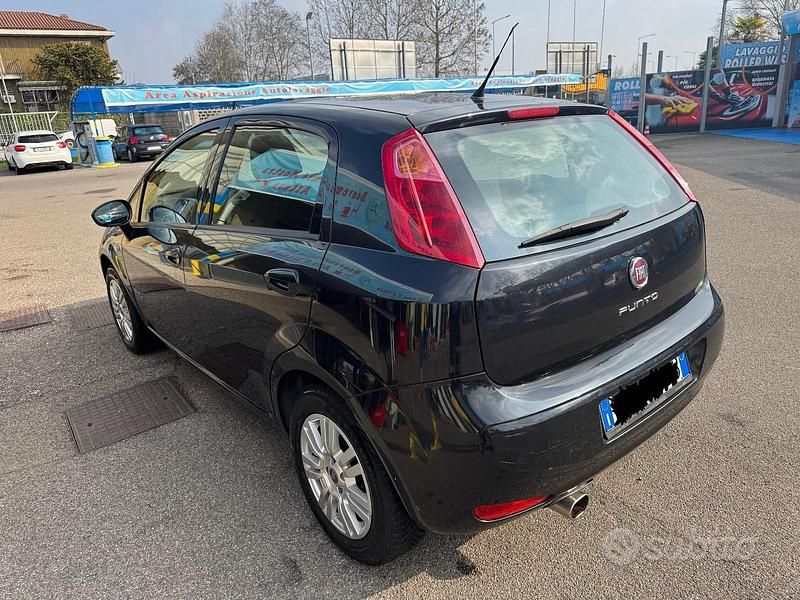 Usata Fiat Punto Lounge 69 CV (50 kW) 2016 Nero Utilitaria