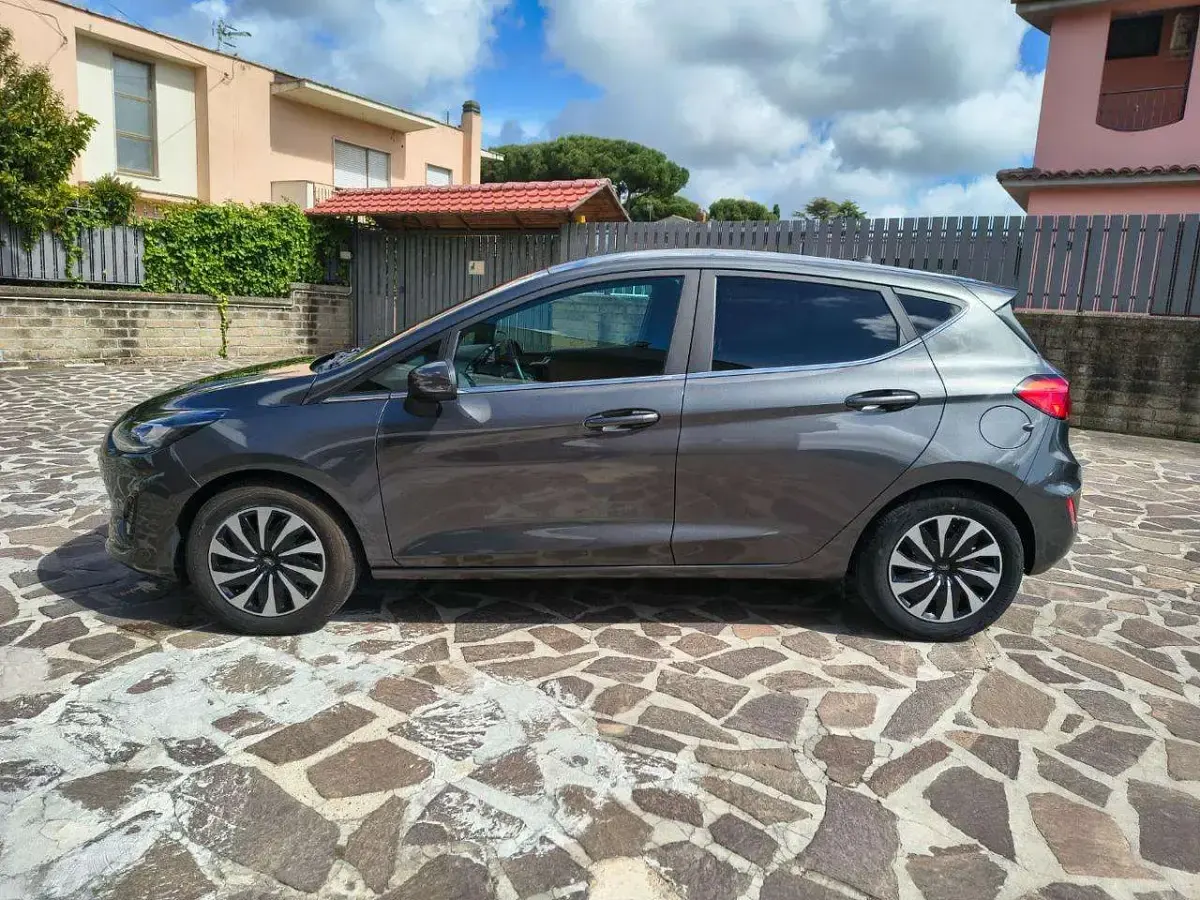 Usata Ford Fiesta Titanium 125 CV (91 kW) 2022 Grigio scuro Utilitaria