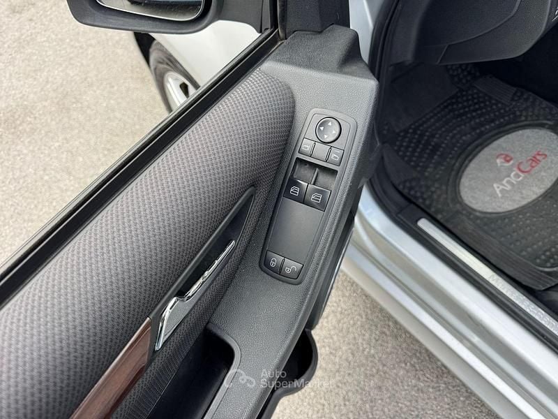 Usata Mercedes B200 Chrome 140 CV (102 kW) 2010 Argento Monovolume