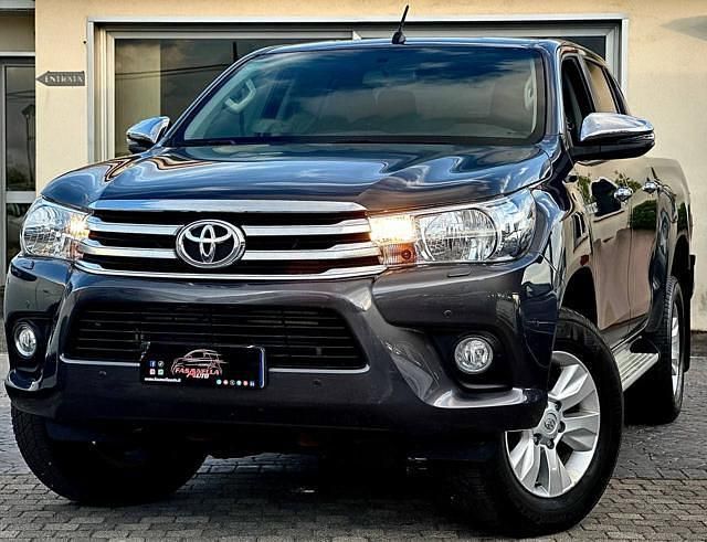 Usata Toyota HiLux Lounge 150 CV (110 kW) 2019 Grigio Pick-up