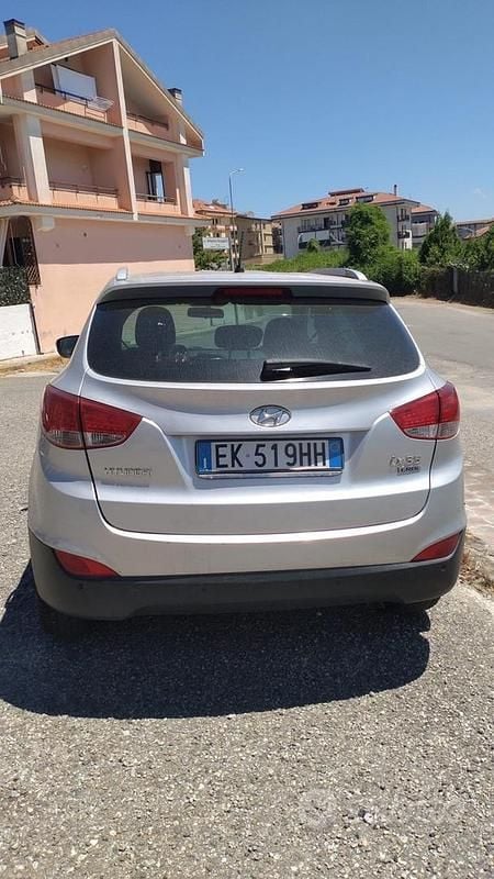 Grigio Usata 2011 Hyundai ix35 SUV | 4900 € (Buon prezzo) - Immagine 1/3