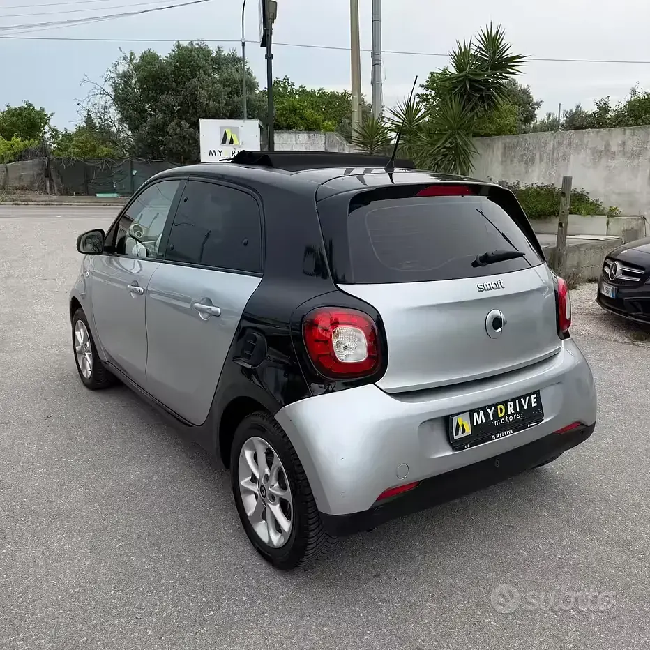 Usata Smart ForFour Passion 71 CV (52 kW) 2015 Grigio Utilitaria