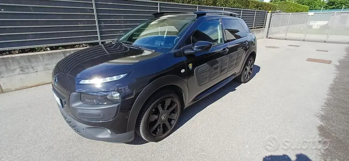 Usata Citroën C4 Shine 110 CV (80 kW) 2016 Nero Berlina