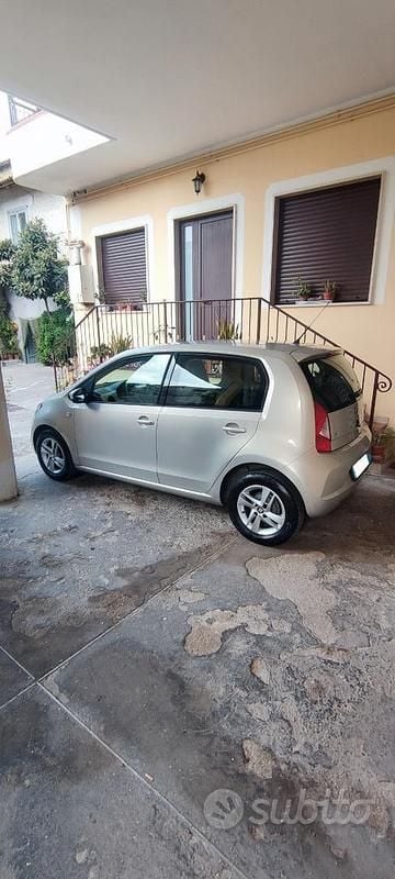 Usado Seat Mii 68 CV (50 kW) 2015 Gris Utilitario