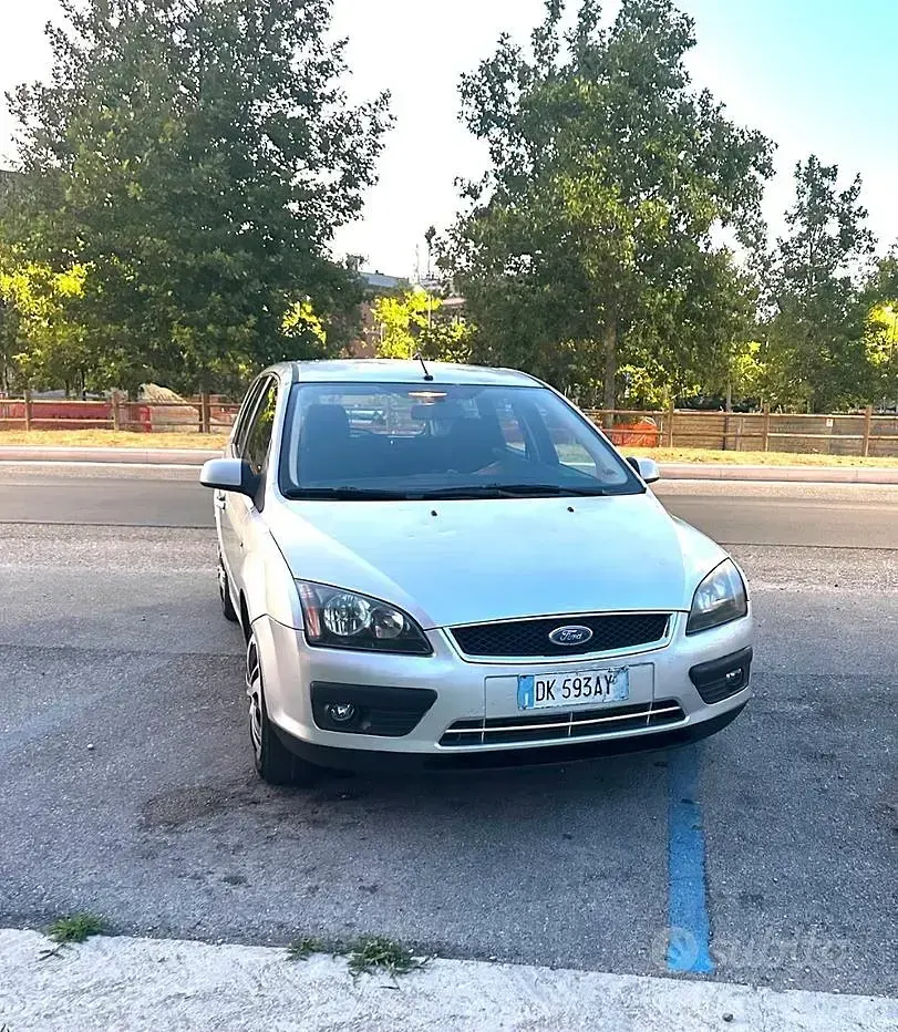 Usata Ford Focus 116 CV (85 kW) 2007 Grigio Station wagon