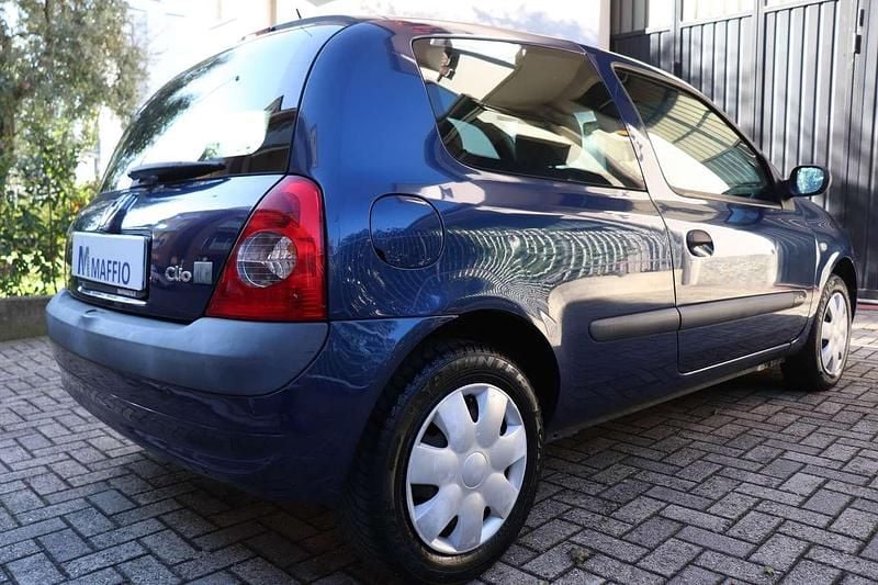 Usata Renault Clio II Authentique 58 CV (42 kW) 2004 Blu/azzurro Berlina