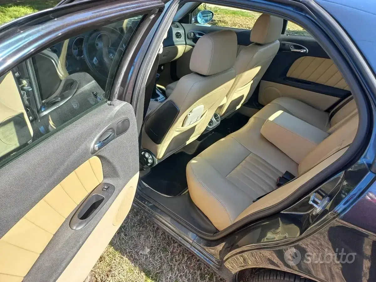 Usata Alfa Romeo 156 116 CV (85 kW) 2004 Bluazzurro Berlina