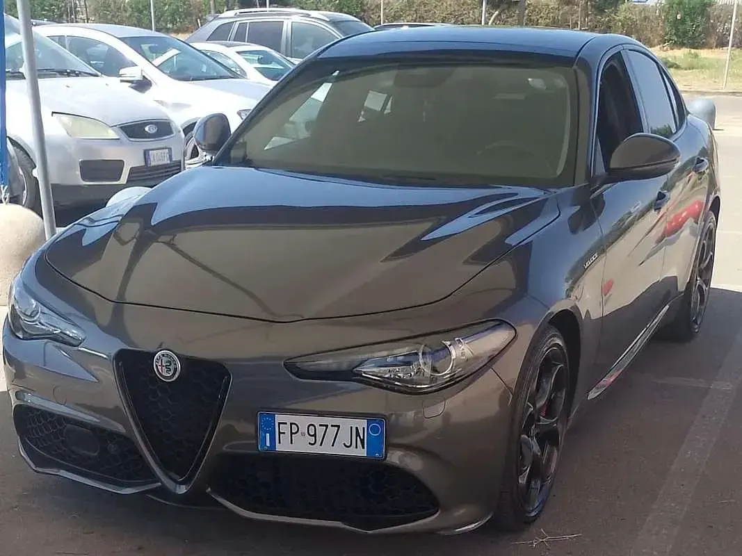 Usata Alfa Romeo Giulia Veloce 209 CV (153 kW) 2017 Grigio Berlina