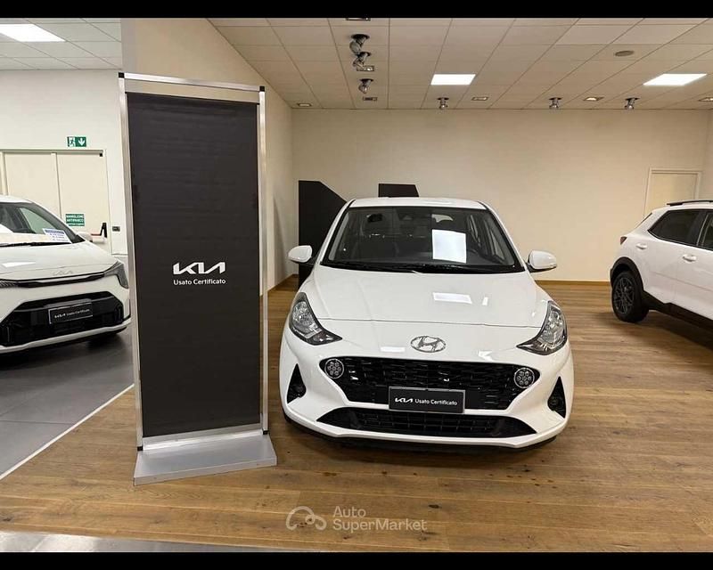 Begagnad Hyundai i10 67 HK (49 kW) 2023 Vit Halvkombi
