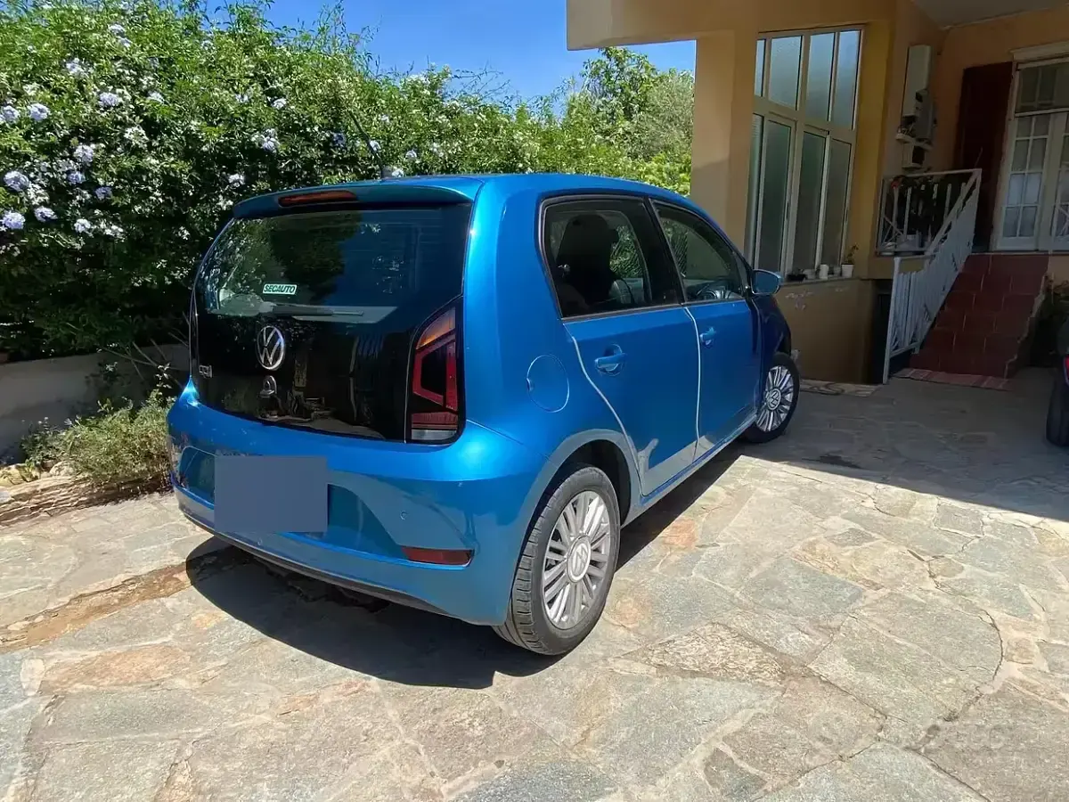 Usata VW up! 65 CV (47 kW) 2021 Blu Utilitaria