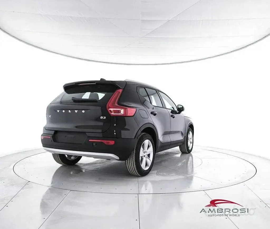 Nuova Volvo XC40 Core 163 CV (119 kW) 2026 Onyx black SUV