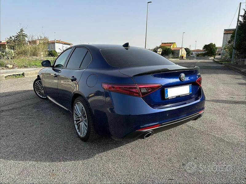Usata Alfa Romeo Giulia 180 CV (132 kW) 2017 Blu Berlina