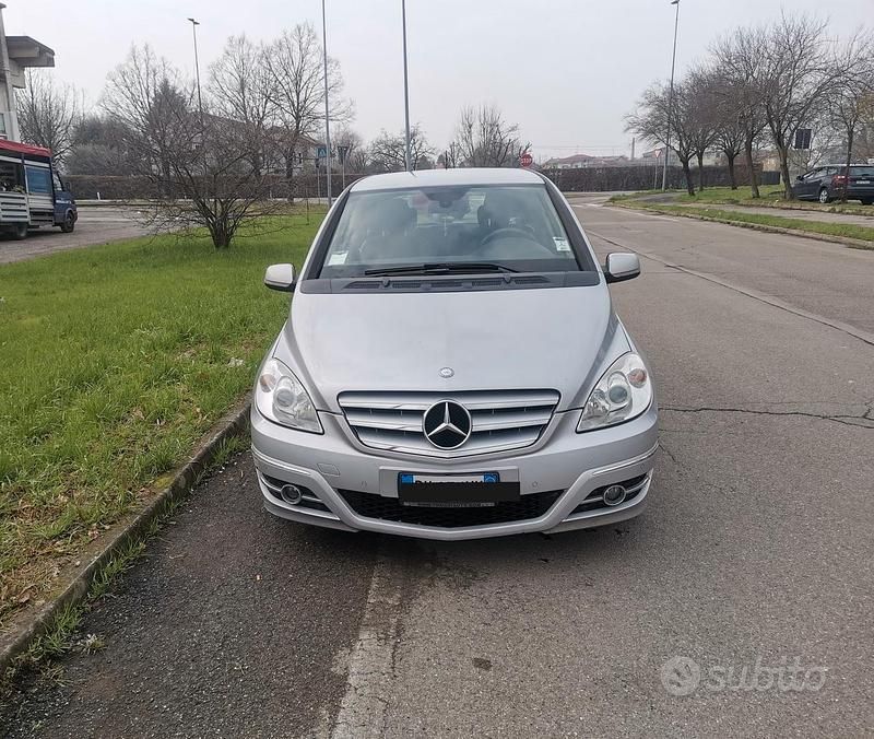 Usata Mercedes B200 2009 Grigio Monovolume