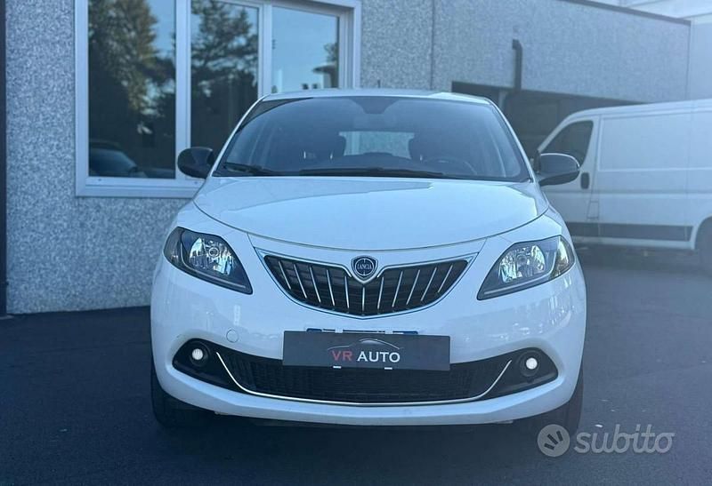 Usata Lancia Ypsilon Gold 69 CV (50 kW) 2023 Bianco Utilitaria