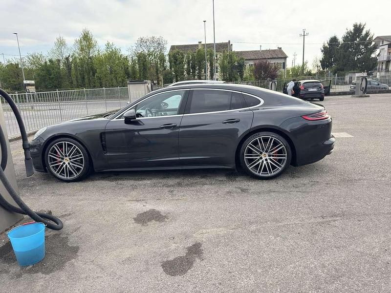 Usata Porsche Panamera 4S Diesel 421 CV (309 kW) 2017 Utilitaria