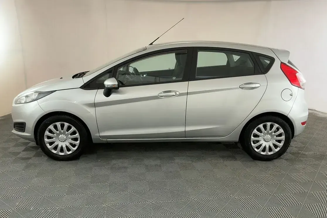 Usata Ford Fiesta 75 CV (55 kW) 2017 Argento Utilitaria