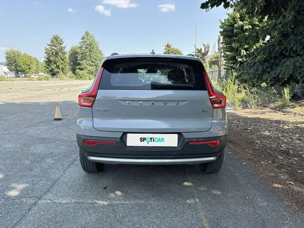 Usata Volvo XC40 163 CV (119 kW) 2024 Grigio SUV