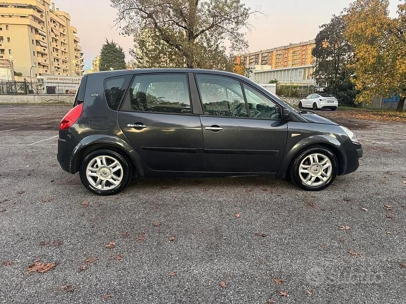 Usata Renault Scénic III 106 CV (77 kW) 2009 Nero Monovolume