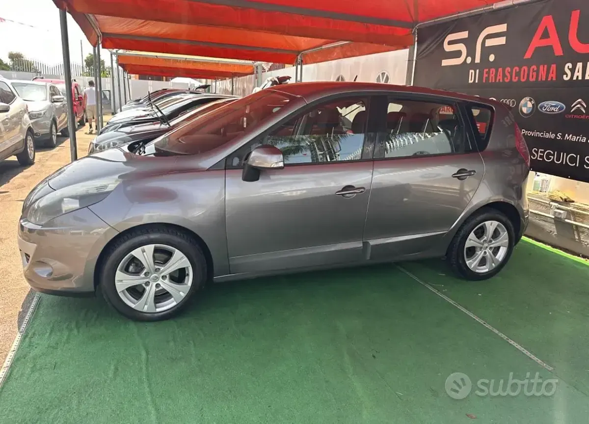 Usata Renault Scénic 110 CV (80 kW) 2009 Grigio Monovolume