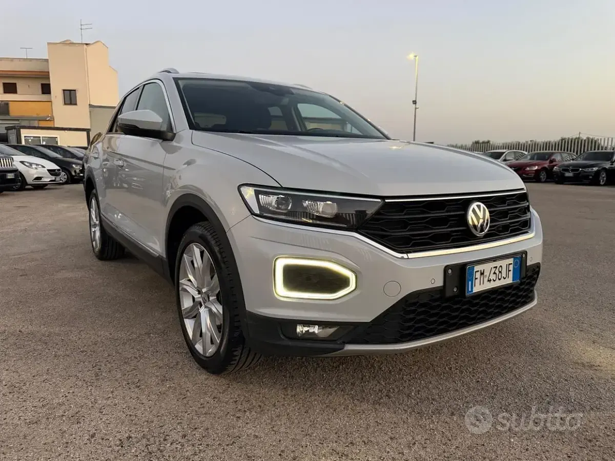 Usata VW T-Roc 150 CV (110 kW) 2018 Grigio SUV