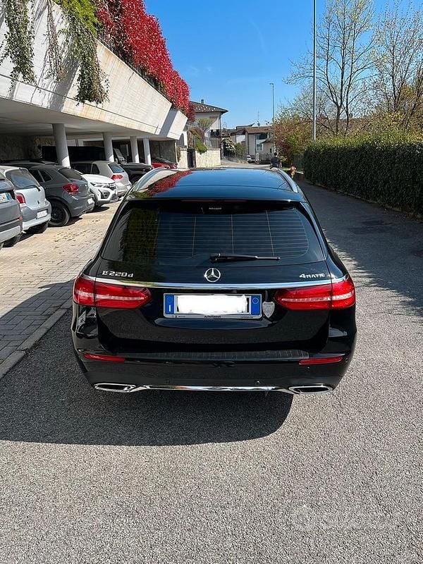 Usata Mercedes E220 194 CV (142 kW) 2020 Nero Station wagon