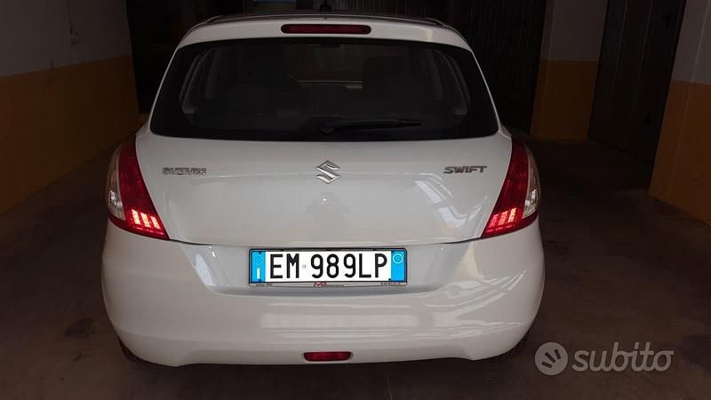 Usata Suzuki Swift 93 CV (68 kW) 2012 Bianco Utilitaria