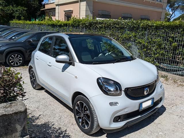 Usata Smart ForFour Passion 71 CV (52 kW) 2015 Bianco(met.) Utilitaria