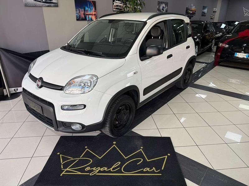 Usata Fiat Panda 4x4 S 84 CV (61 kW) 2019 Bianco Utilitaria