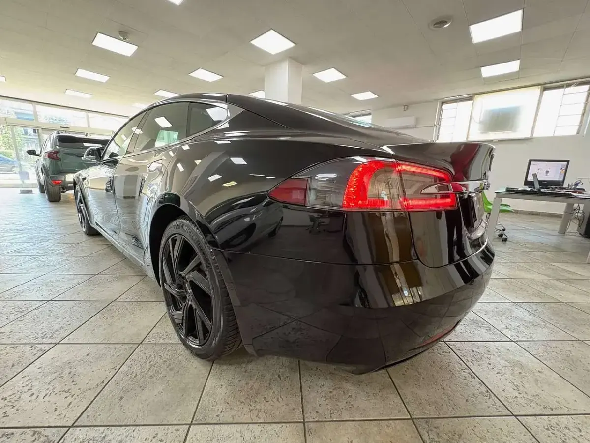 Usata Tesla Model S 186 kW (253 CV) 2020 Nero Utilitaria