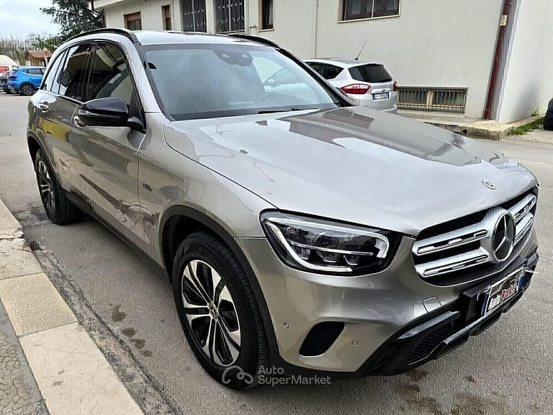 Usata Mercedes GLC300e Business 211 CV (155 kW) 2021 Bronzo SUV