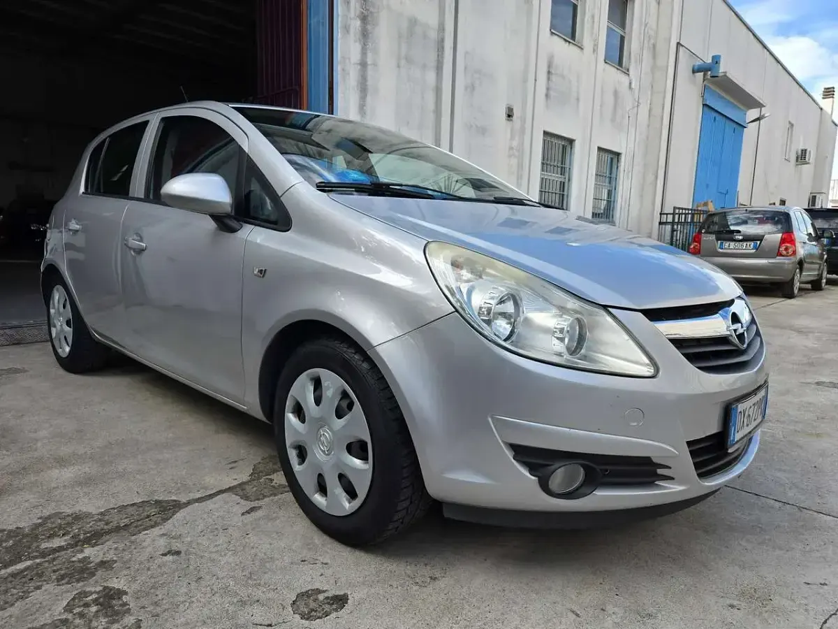 Usata Opel Corsa Cosmo 80 CV (58 kW) 2009 Argento Utilitaria