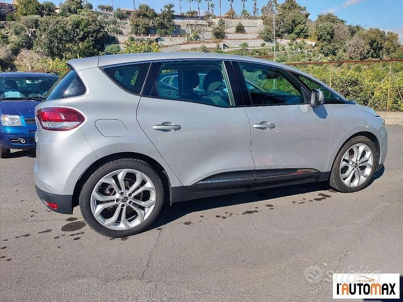 Usata Renault Scénic IV 110 CV (80 kW) 2019 Argento Monovolume