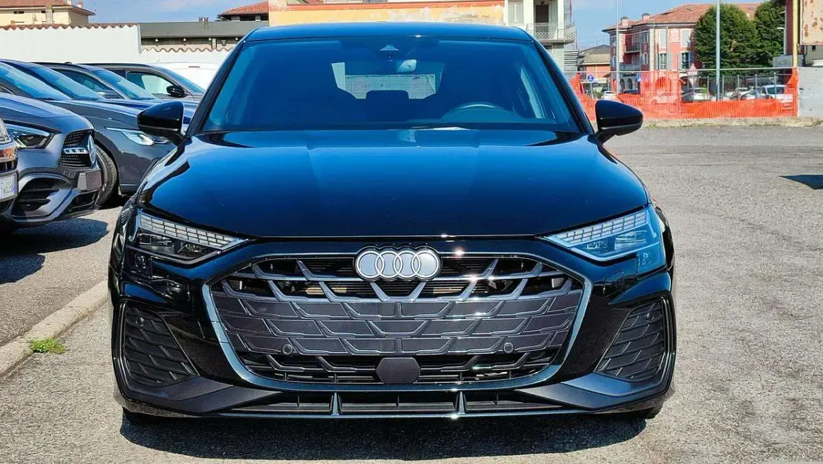 Usata Audi A3 S-Line 150 CV (110 kW) 2025 Nero mythos metalizzato Berlina