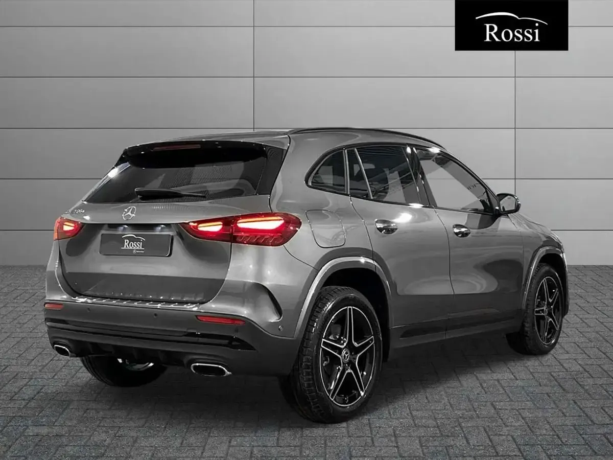 Nuova Mercedes GLA250 163 CV (119 kW) 2026 Grigio montagna SUV