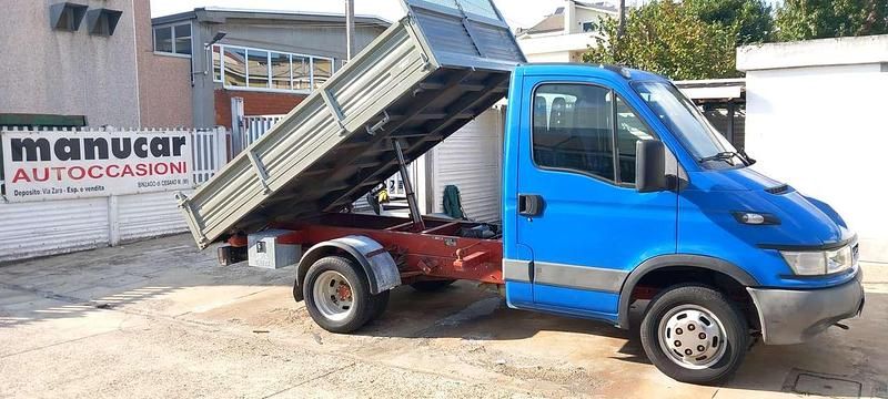 Blu/azzurro Usata 2005 Iveco Daily Furgone | 14.500 € (Molto cara) - Immagine 1/4