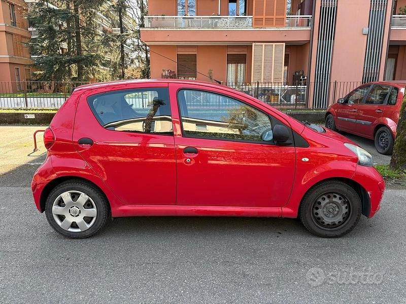 Usata Toyota Aygo 68 CV (50 kW) 2008 Rosso Utilitaria