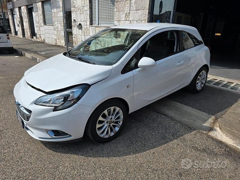 Usata Opel Corsa Cosmo 116 CV (85 kW) 2016 Bianco Coupé