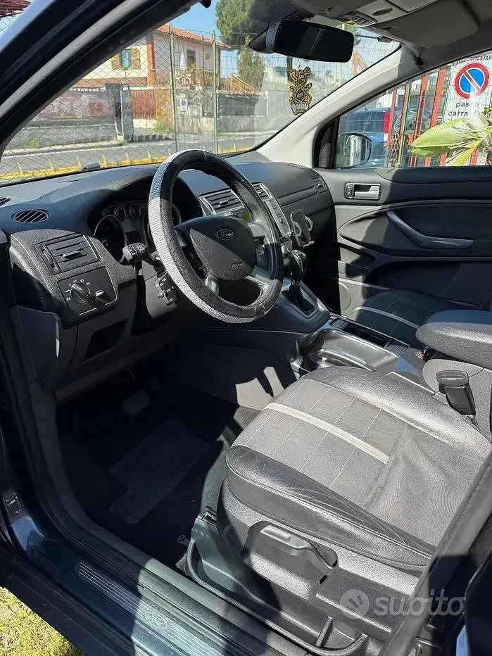 Usata Ford Kuga 163 CV (119 kW) 2010 Grigio SUV