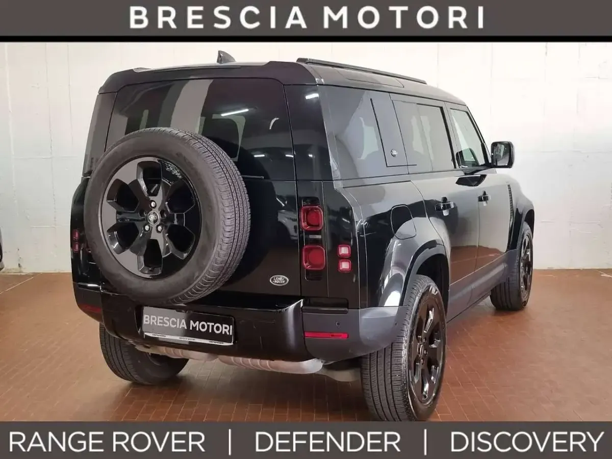 Usata Land Rover Defender SE 249 CV (183 kW) 2023 Santorini black SUV