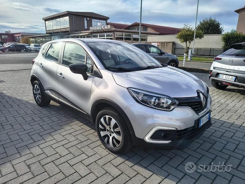 Usata Renault Captur Zen 90 CV (66 kW) 2018 Grigio SUV