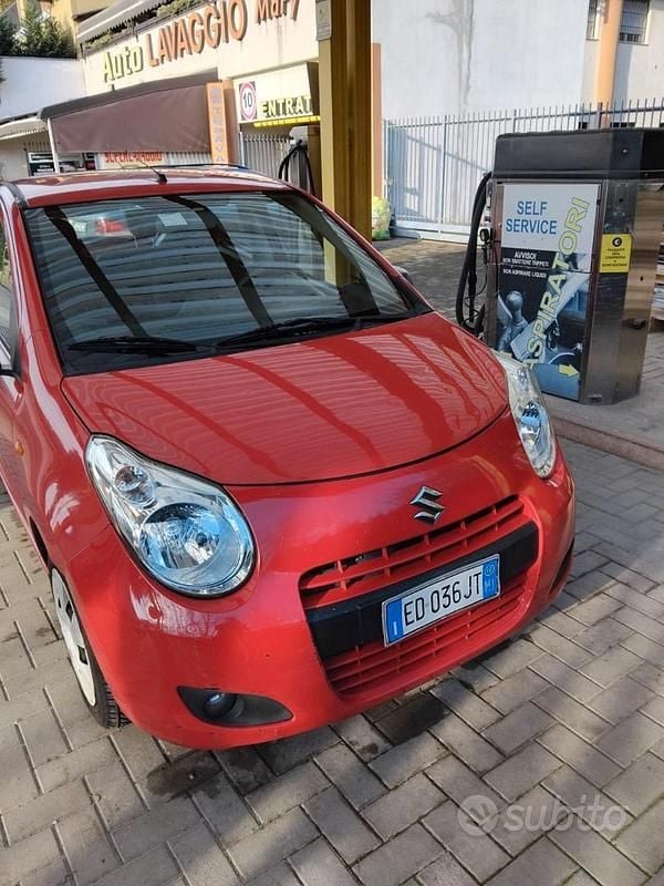 Usata Suzuki Alto 68 CV (50 kW) 2010 Rosso Utilitaria
