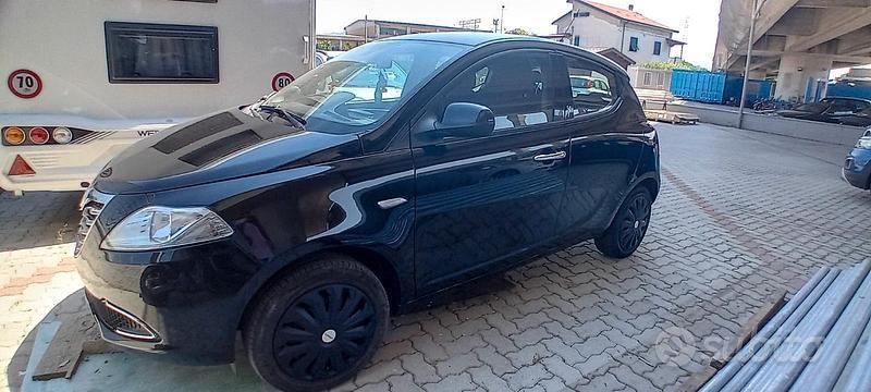 Usata Lancia Ypsilon 60 CV (44 kW) 2013 Nero Utilitaria