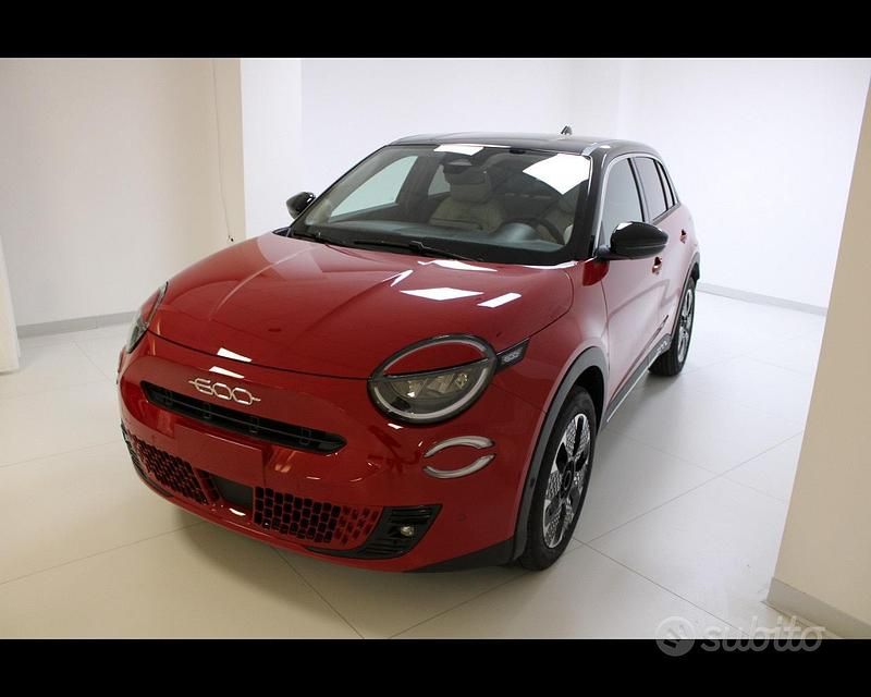 Nuova Fiat 600 La Prima 110 CV (80 kW) 2025 Rosso Station wagon